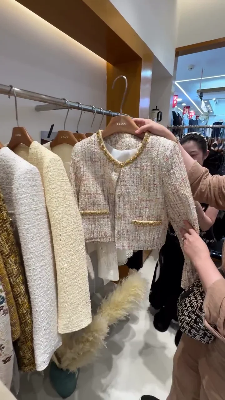 CozyWeave Ultra-Soft Premium Winter Sweater for Men & Women | Warm, Lightweight, Stylish & Comfortable Cold-Weather Knitwear