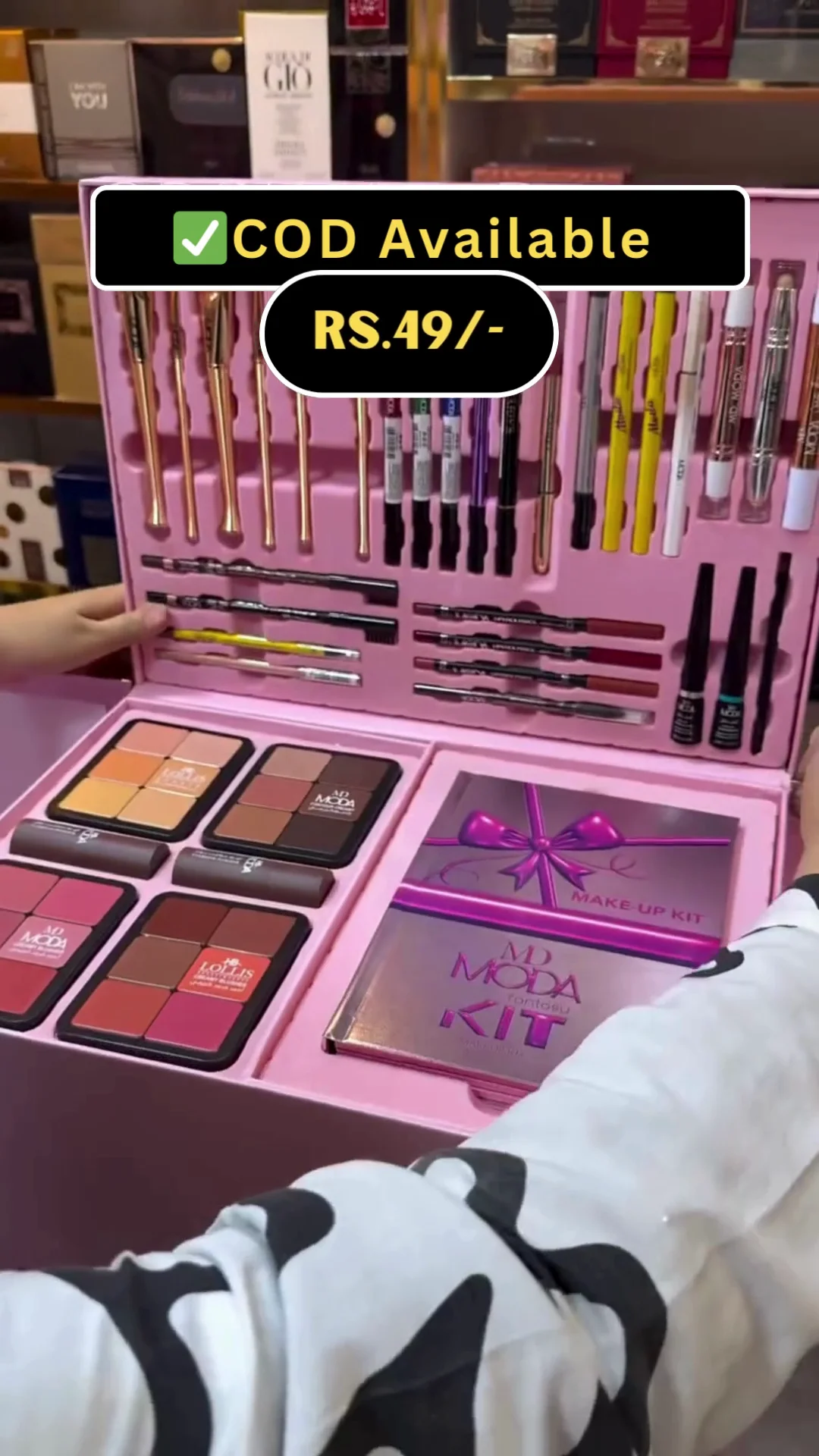 Makeup & Skincare Vanity Trunk – Luxury Multi-Tier Beauty Set Featuring Full Eyeshadow Palettes, Lip Kits, Professional Brush Set, Nail Lacquers, and Electronic Skincare Tools – Complete All-In-One Cosmetic Organizer