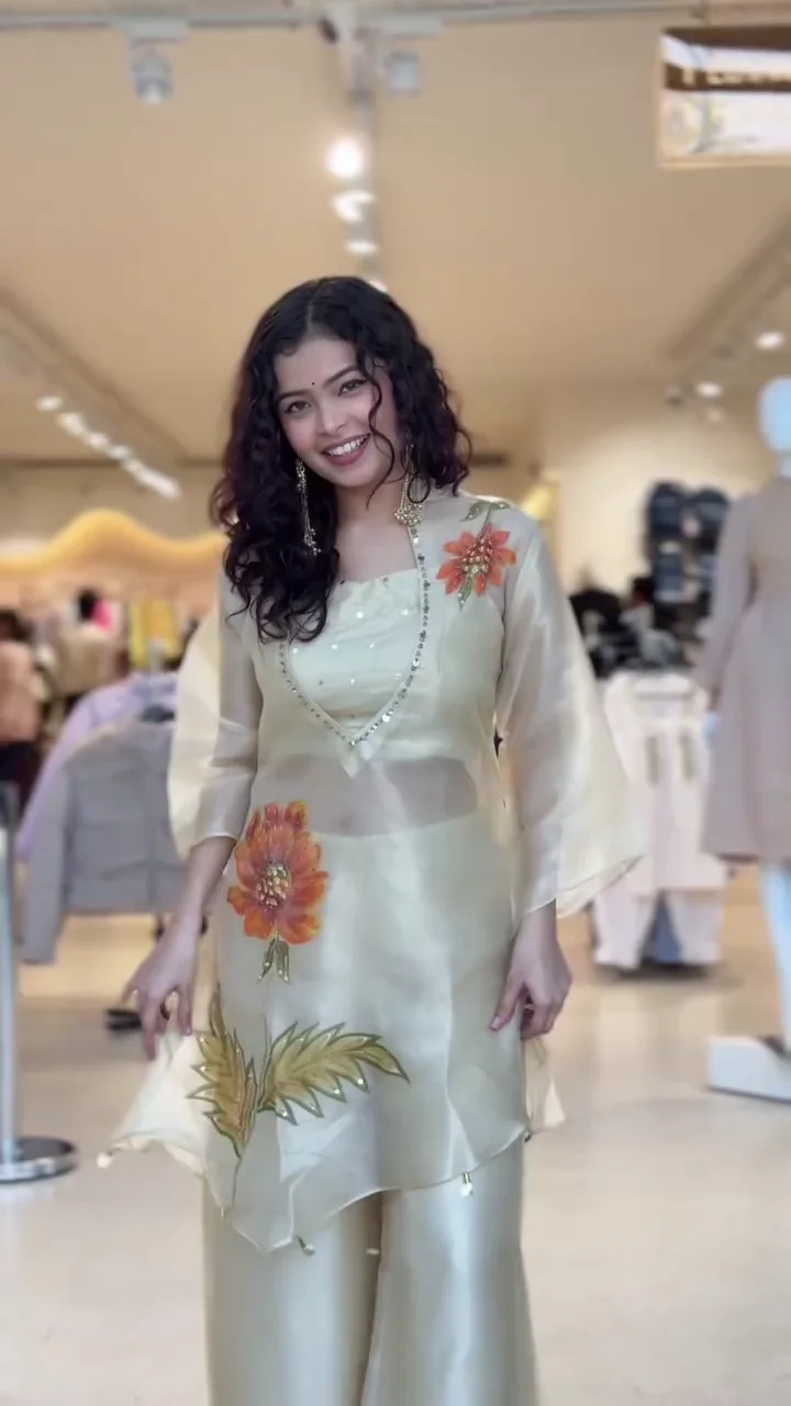 Exquisite Ivory Organza Floral Hand-Painted Fusion Set – Elegant Three-Piece Occasion Wear with Shimmering Palazzo and Sheer Embroidered Shrug