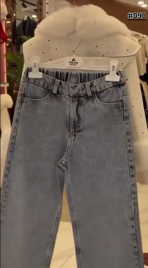 Elegant Girls' Winter Overcoat Set with Faux Fur Trim and Floral Embroidery - Image 2